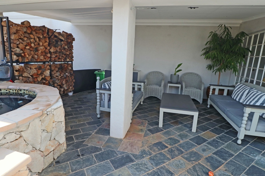 To Let 2 Bedroom Property for Rent in Epsom Downs Gauteng