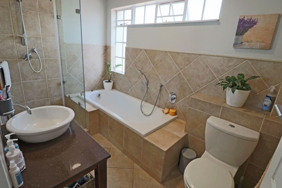 To Let 2 Bedroom Property for Rent in Epsom Downs Gauteng