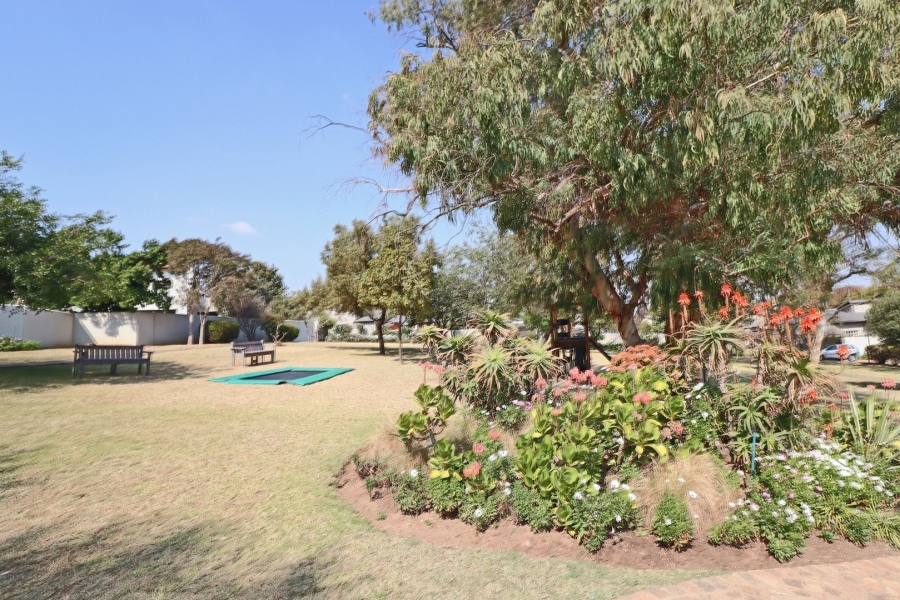 To Let 2 Bedroom Property for Rent in Epsom Downs Gauteng