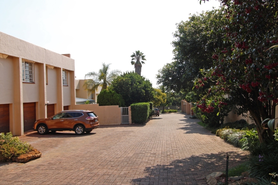 To Let 2 Bedroom Property for Rent in Epsom Downs Gauteng