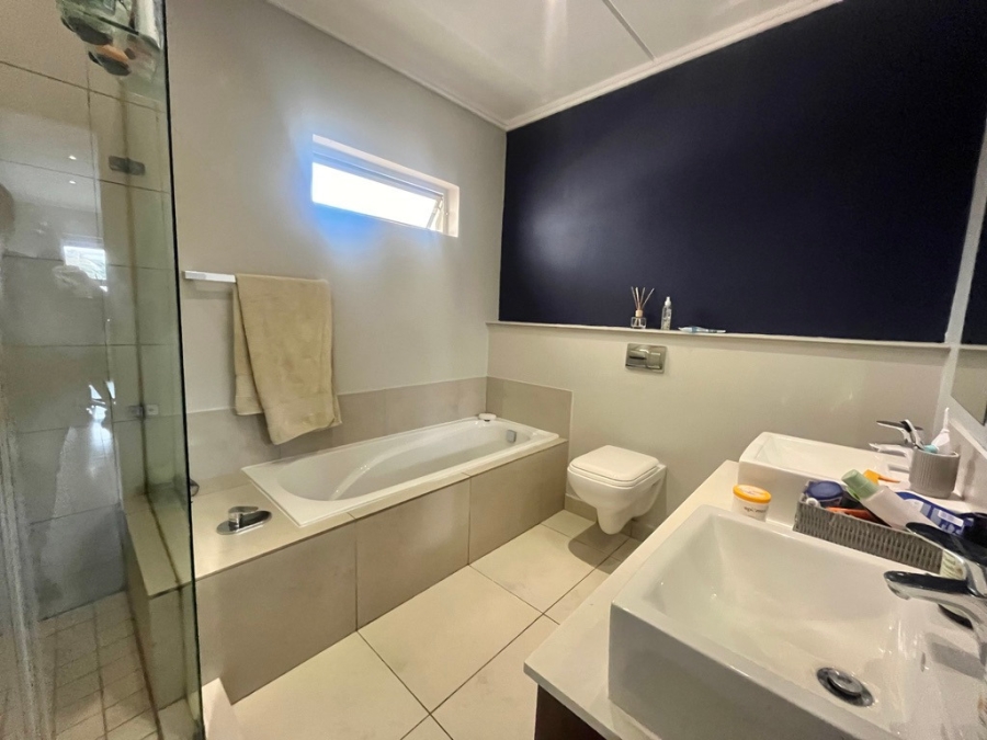 To Let 2 Bedroom Property for Rent in Sandown Gauteng