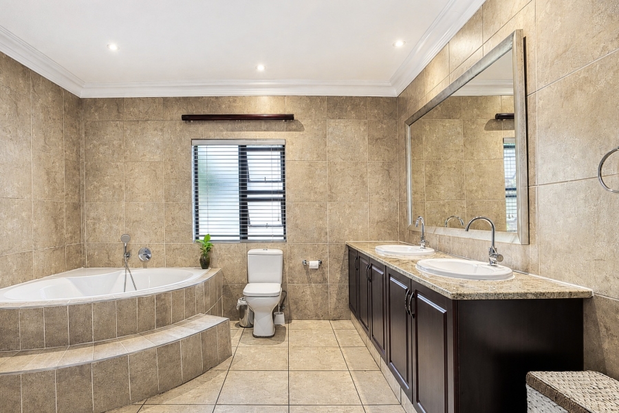 5 Bedroom Property for Sale in Fernridge Estate Gauteng