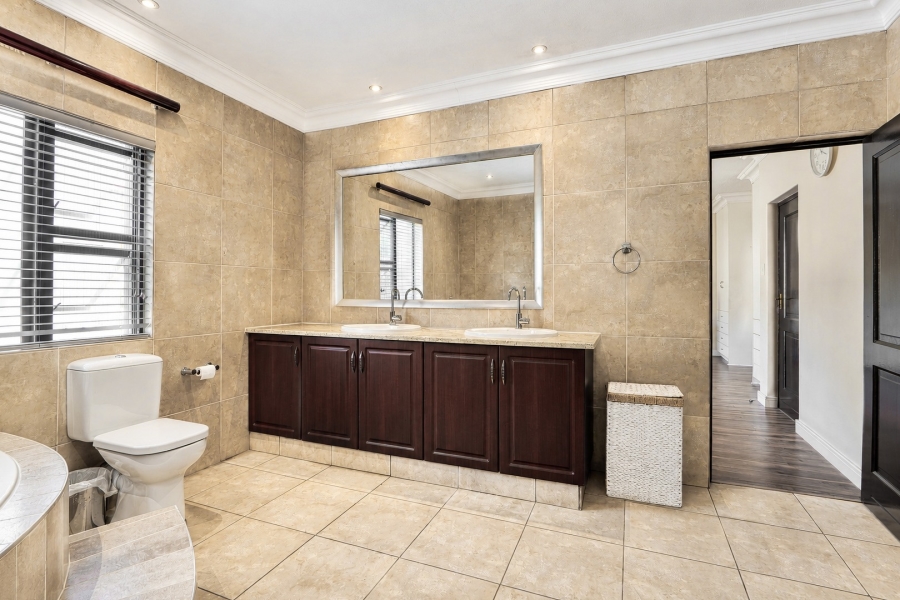 5 Bedroom Property for Sale in Fernridge Estate Gauteng