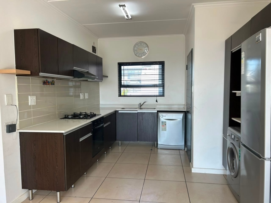 To Let 2 Bedroom Property for Rent in Fourways Gauteng