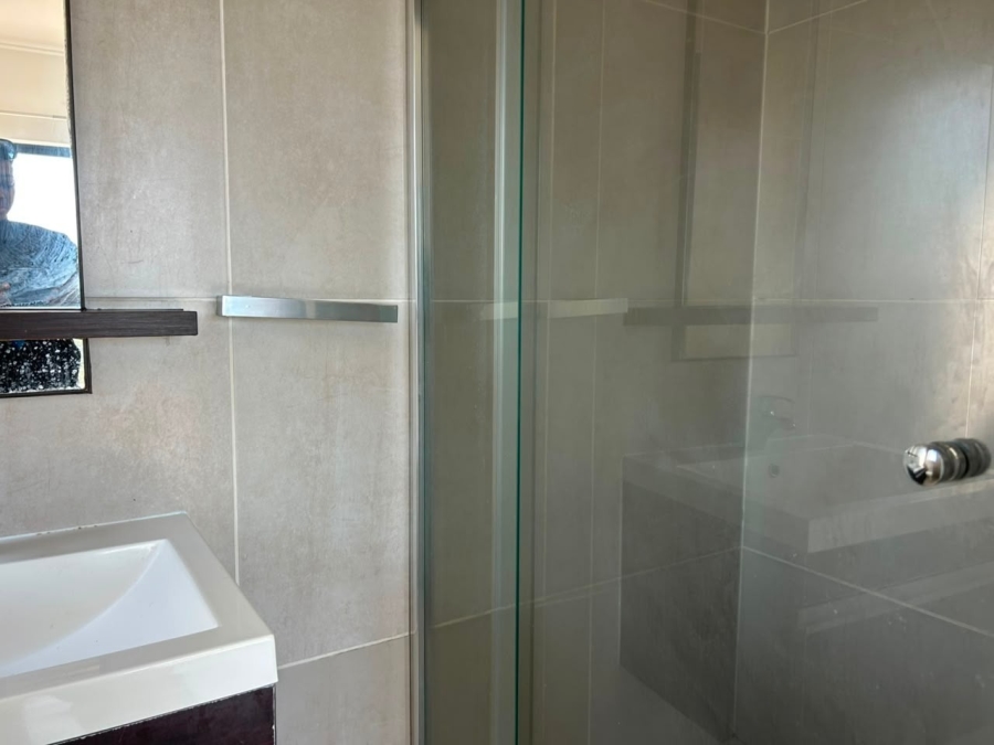 To Let 2 Bedroom Property for Rent in Fourways Gauteng