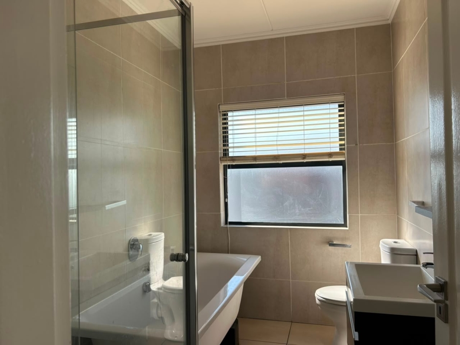 To Let 2 Bedroom Property for Rent in Fourways Gauteng