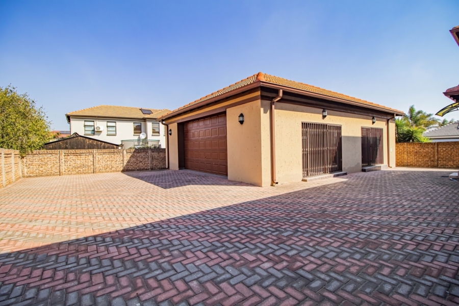4 Bedroom Property for Sale in Parkrand Gauteng
