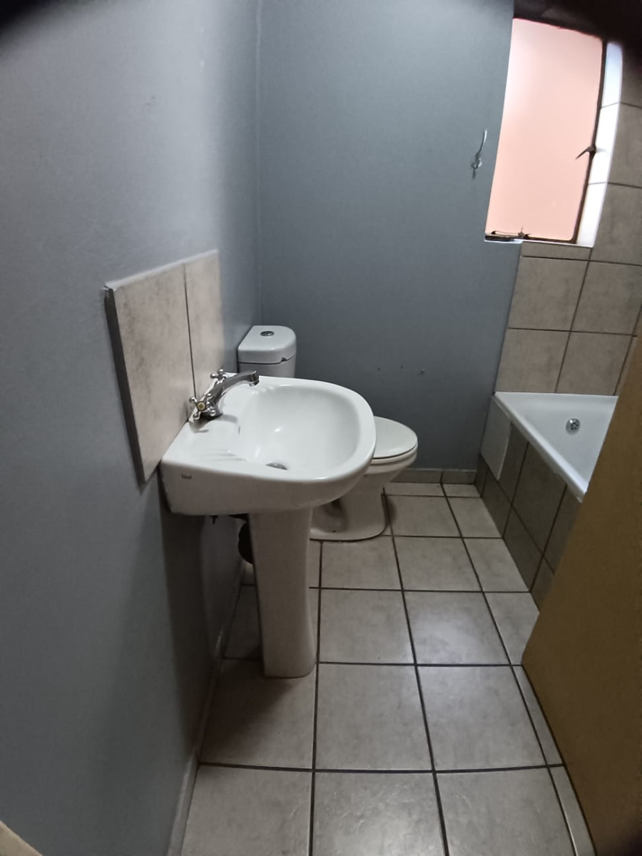 2 Bedroom Property for Sale in Dawn Park Gauteng