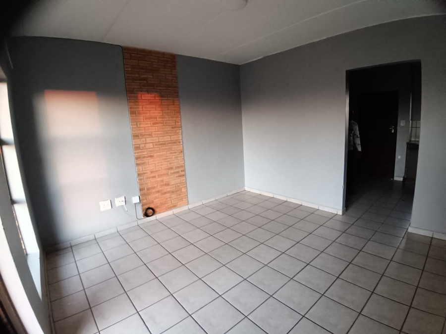 2 Bedroom Property for Sale in Dawn Park Gauteng