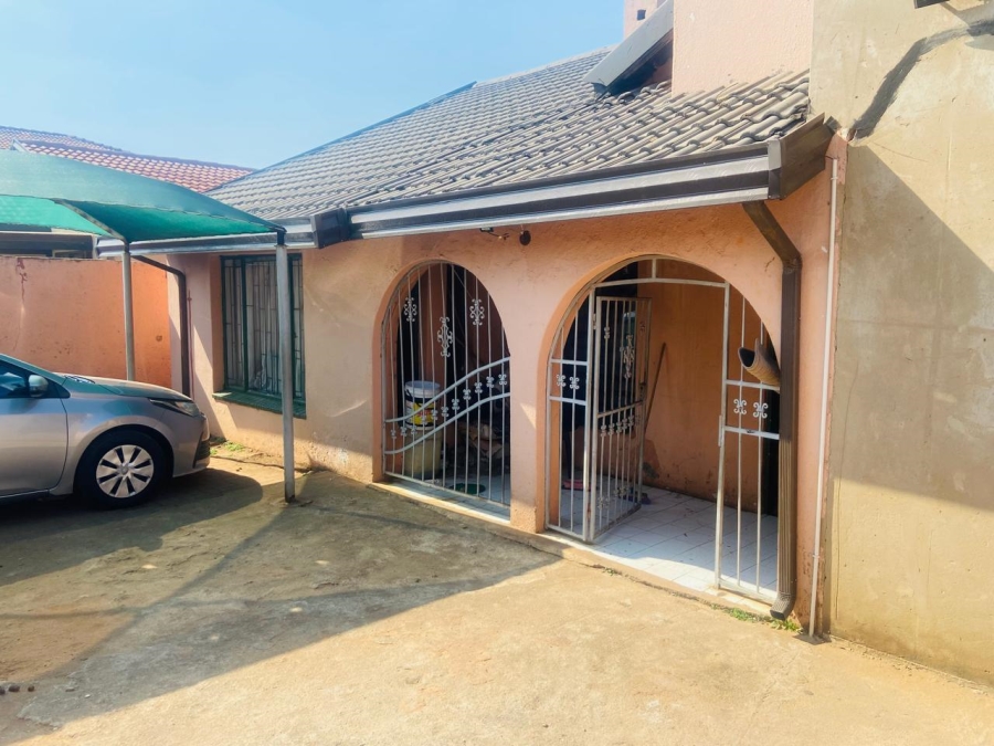 3 Bedroom Property for Sale in Marimba Gardens Gauteng