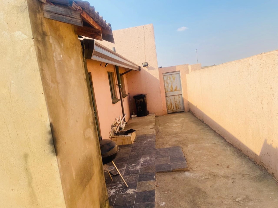 3 Bedroom Property for Sale in Marimba Gardens Gauteng