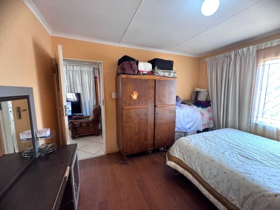 3 Bedroom Property for Sale in Windmill Park Gauteng