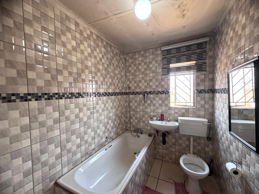 3 Bedroom Property for Sale in Windmill Park Gauteng