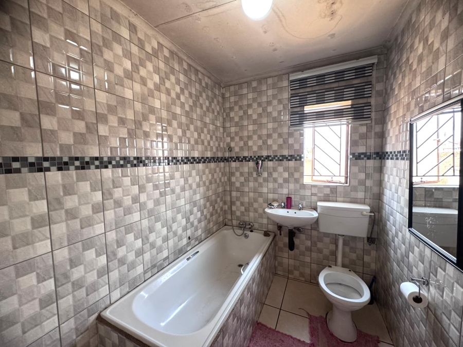 3 Bedroom Property for Sale in Windmill Park Gauteng