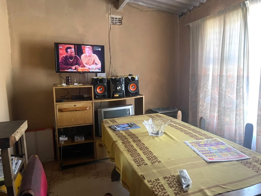 5 Bedroom Property for Sale in Mabuya Park Gauteng