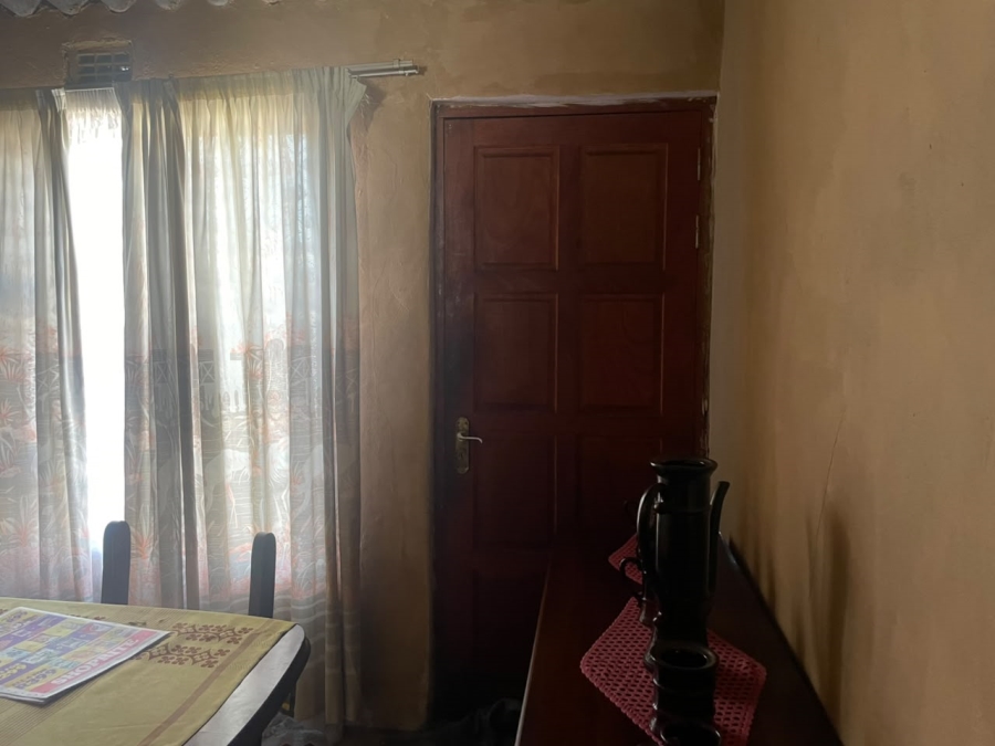 5 Bedroom Property for Sale in Mabuya Park Gauteng