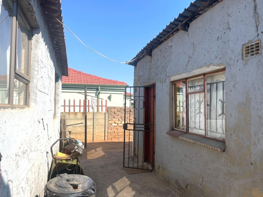 5 Bedroom Property for Sale in Mabuya Park Gauteng