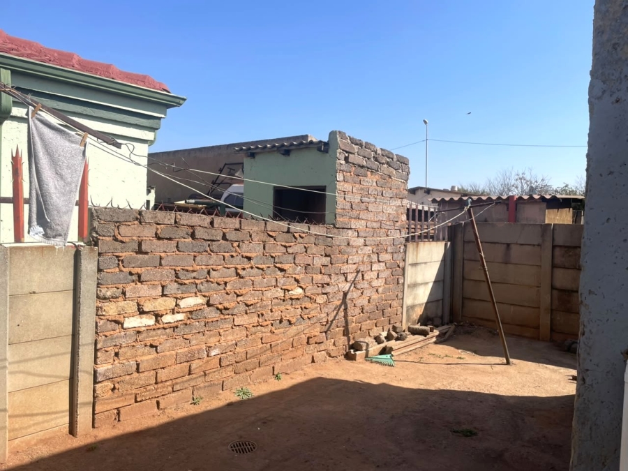 5 Bedroom Property for Sale in Mabuya Park Gauteng