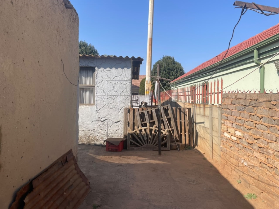 5 Bedroom Property for Sale in Mabuya Park Gauteng