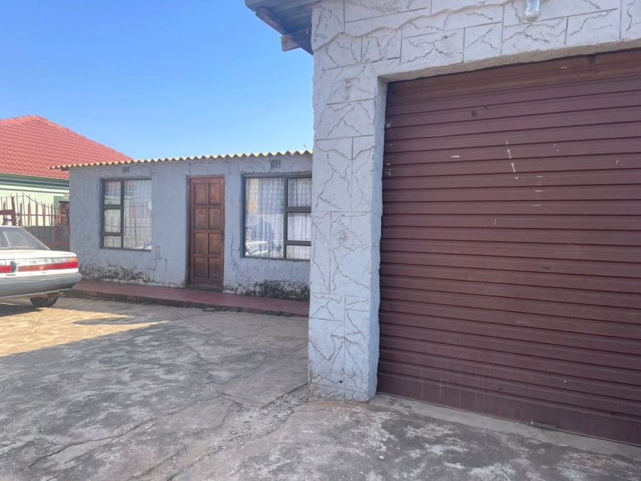 5 Bedroom Property for Sale in Mabuya Park Gauteng