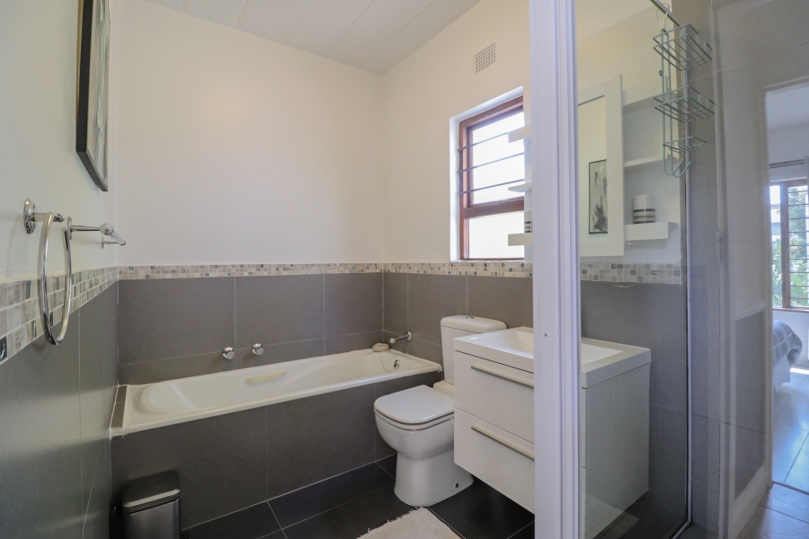 1 Bedroom Property for Sale in Melrose North Gauteng