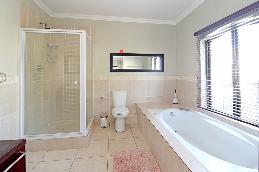 3 Bedroom Property for Sale in Broadacres Gauteng