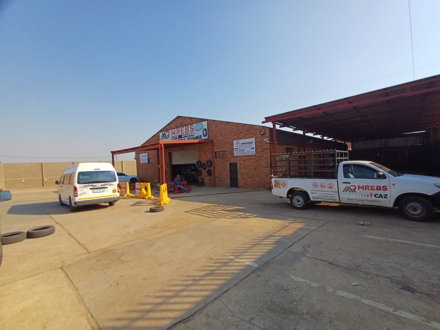 To Let Commercial Property for Rent in Bram Fischerville Gauteng