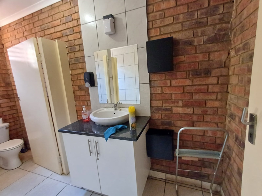 To Let Commercial Property for Rent in Bram Fischerville Gauteng