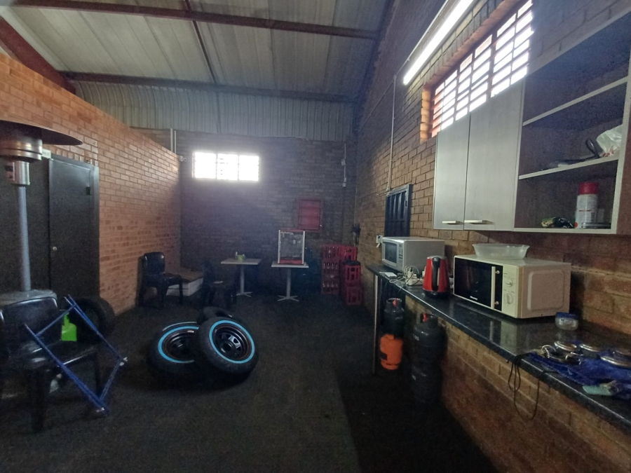 To Let Commercial Property for Rent in Bram Fischerville Gauteng