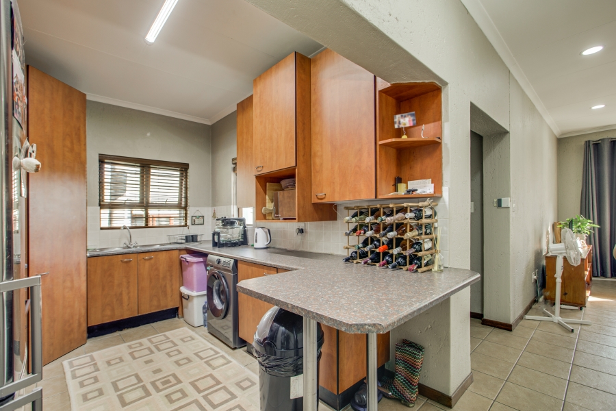 2 Bedroom Property for Sale in Sunninghill Gauteng
