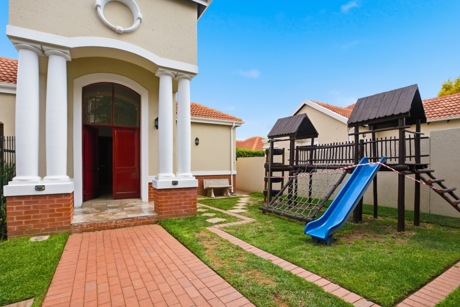 2 Bedroom Property for Sale in Sunninghill Gauteng