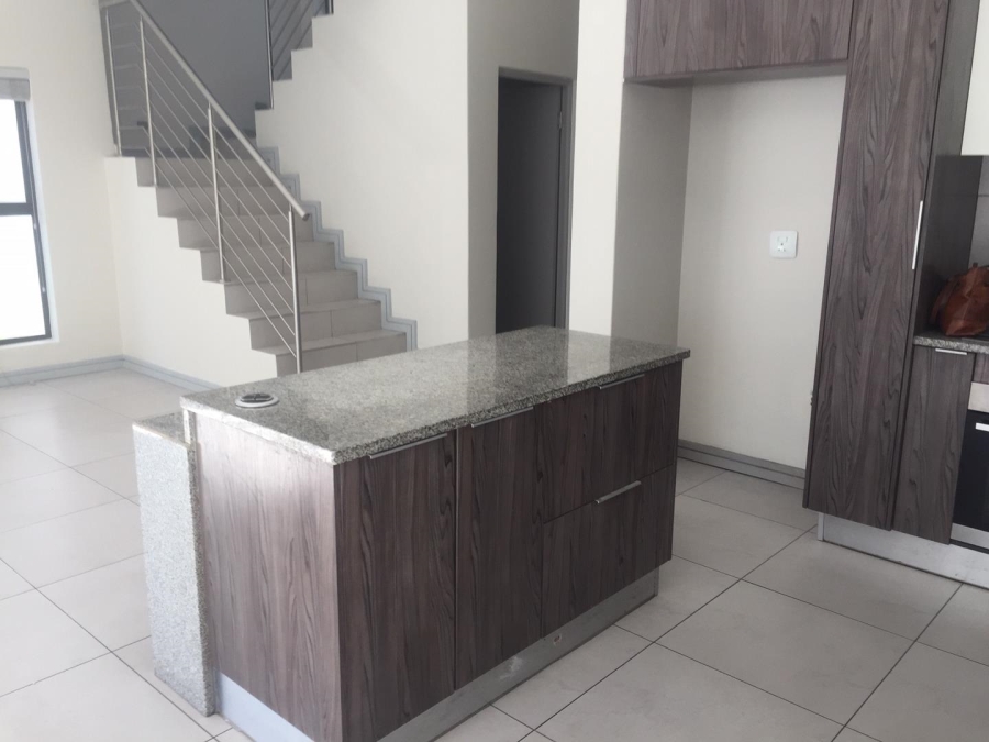 To Let 3 Bedroom Property for Rent in Petervale Gauteng