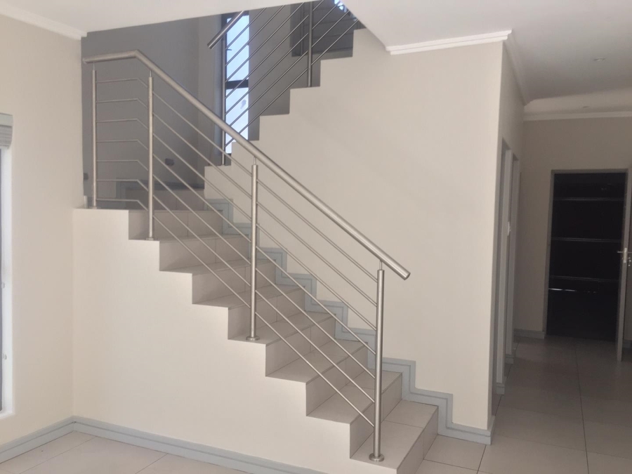 To Let 3 Bedroom Property for Rent in Petervale Gauteng