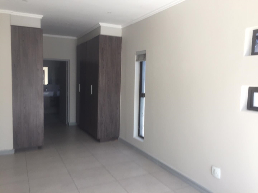 To Let 3 Bedroom Property for Rent in Petervale Gauteng