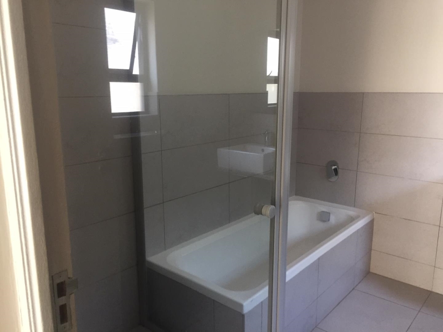 To Let 3 Bedroom Property for Rent in Petervale Gauteng