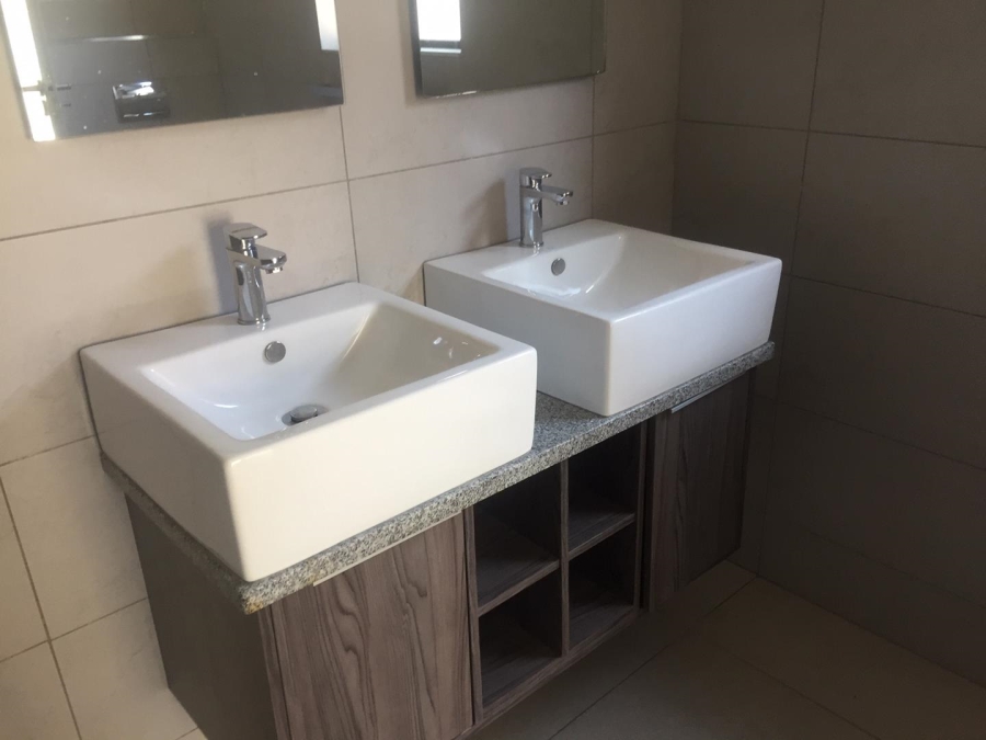 To Let 3 Bedroom Property for Rent in Petervale Gauteng