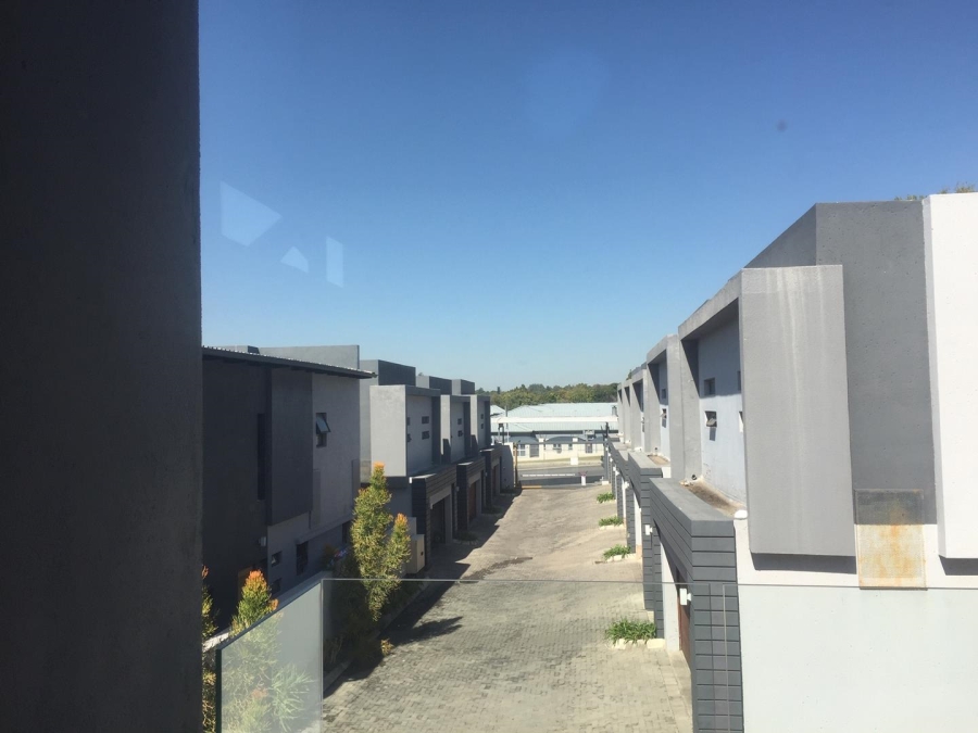To Let 3 Bedroom Property for Rent in Petervale Gauteng
