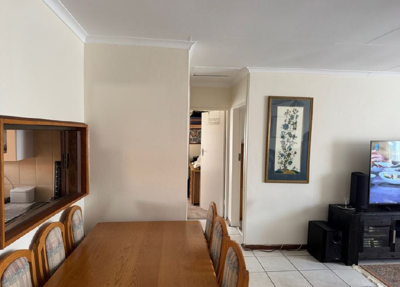 To Let 2 Bedroom Property for Rent in Wilro Park Gauteng