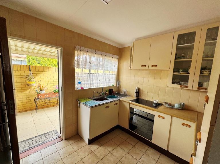 To Let 2 Bedroom Property for Rent in Wilro Park Gauteng