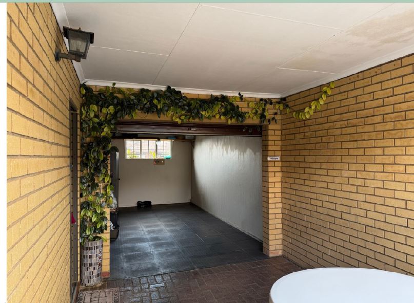 To Let 2 Bedroom Property for Rent in Wilro Park Gauteng