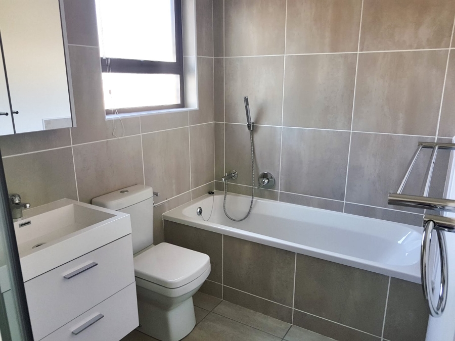 To Let 1 Bedroom Property for Rent in Fourways Gauteng
