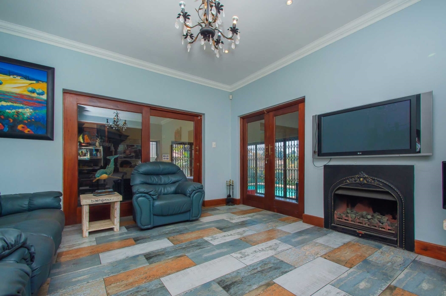 4 Bedroom Property for Sale in Little Falls Gauteng