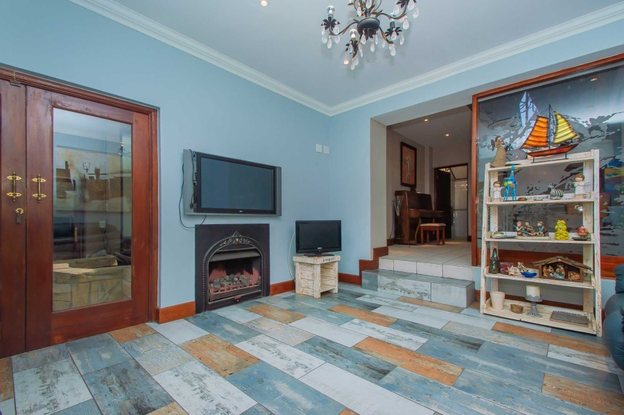 4 Bedroom Property for Sale in Little Falls Gauteng