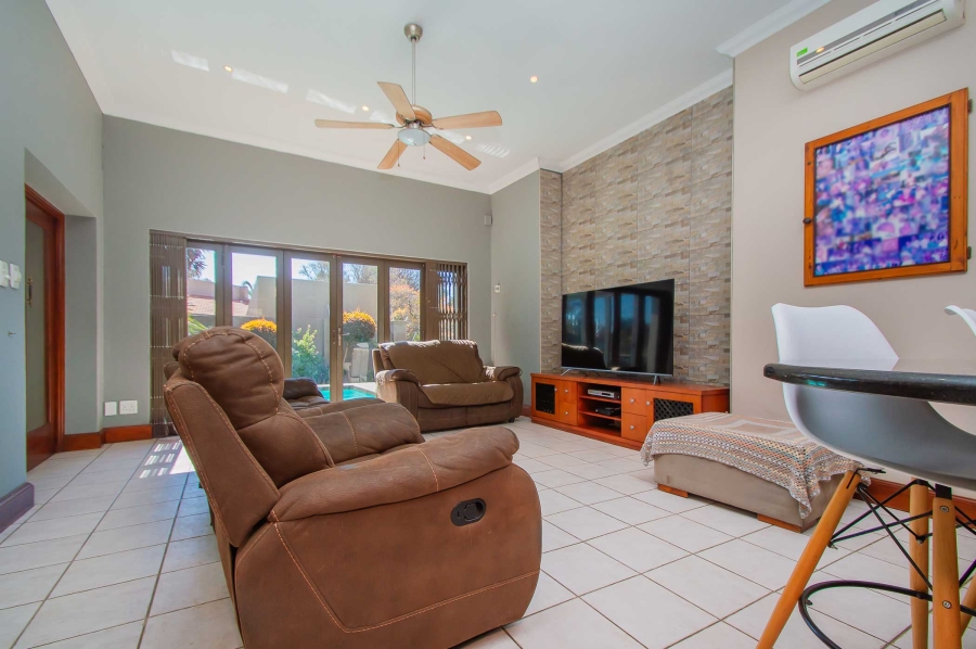4 Bedroom Property for Sale in Little Falls Gauteng