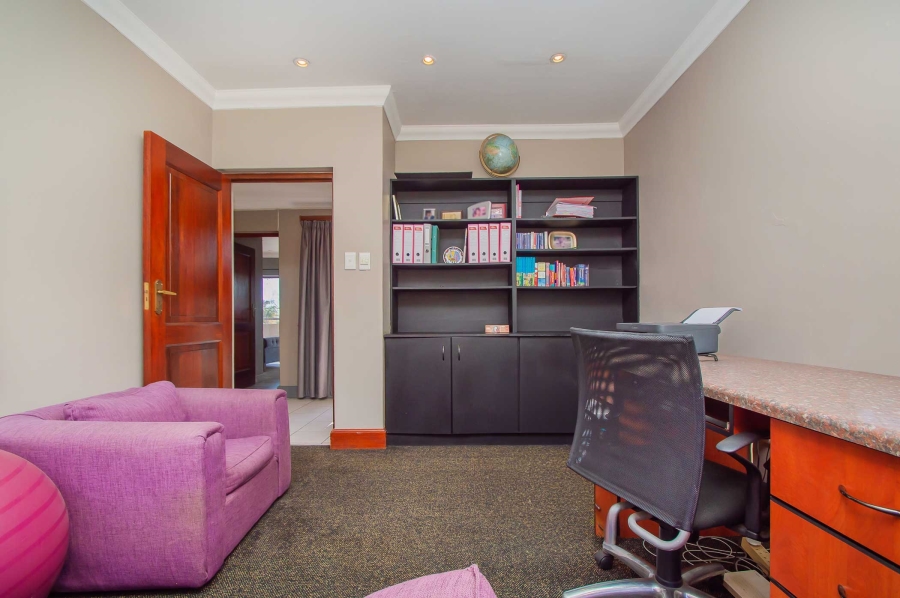 4 Bedroom Property for Sale in Little Falls Gauteng