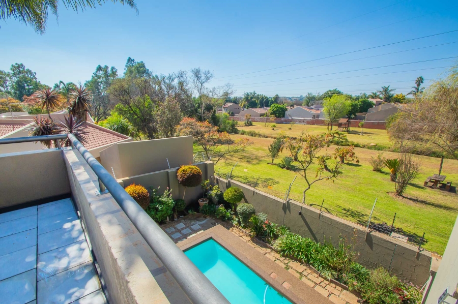 4 Bedroom Property for Sale in Little Falls Gauteng