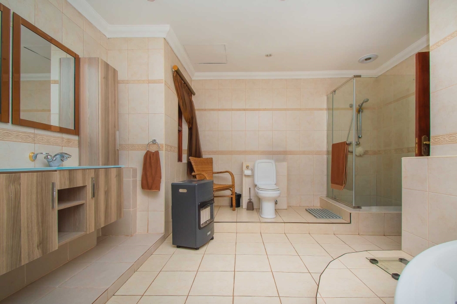 4 Bedroom Property for Sale in Little Falls Gauteng