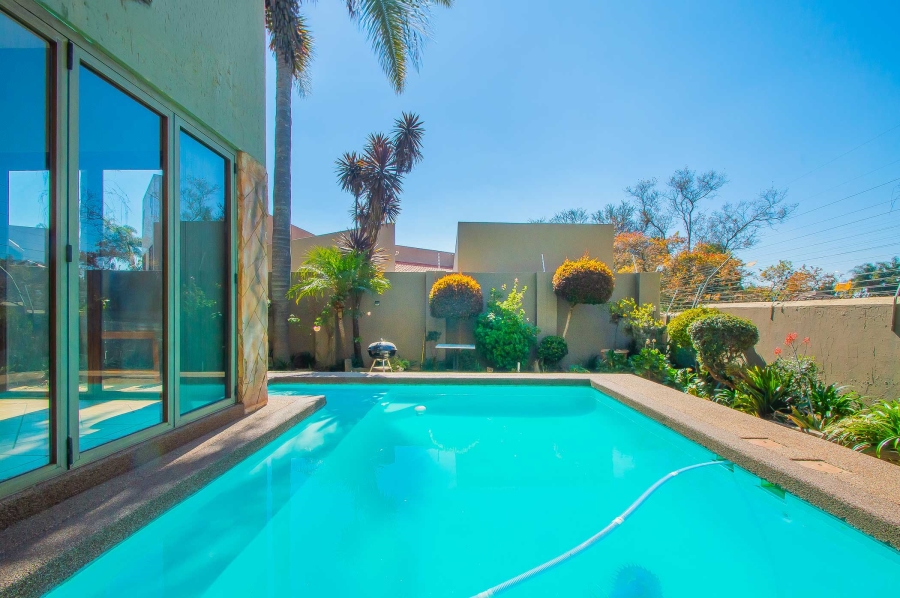 4 Bedroom Property for Sale in Little Falls Gauteng