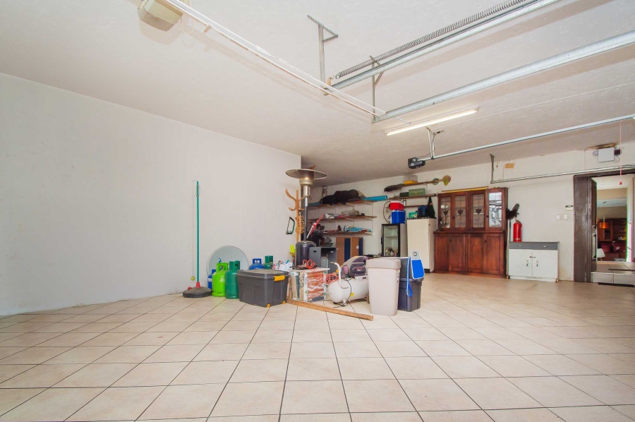 4 Bedroom Property for Sale in Little Falls Gauteng