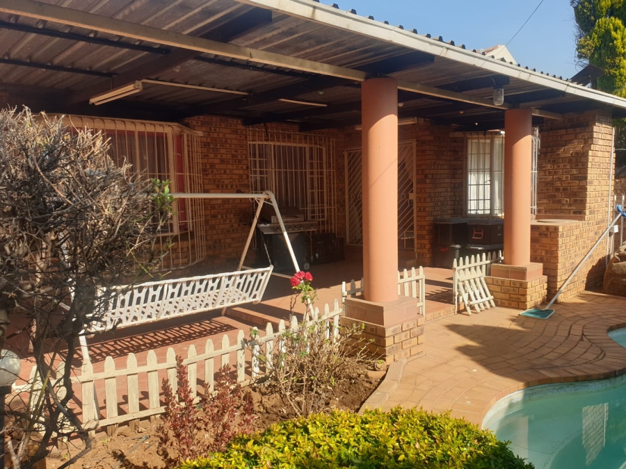 3 Bedroom Property for Sale in Rooihuiskraal North Gauteng